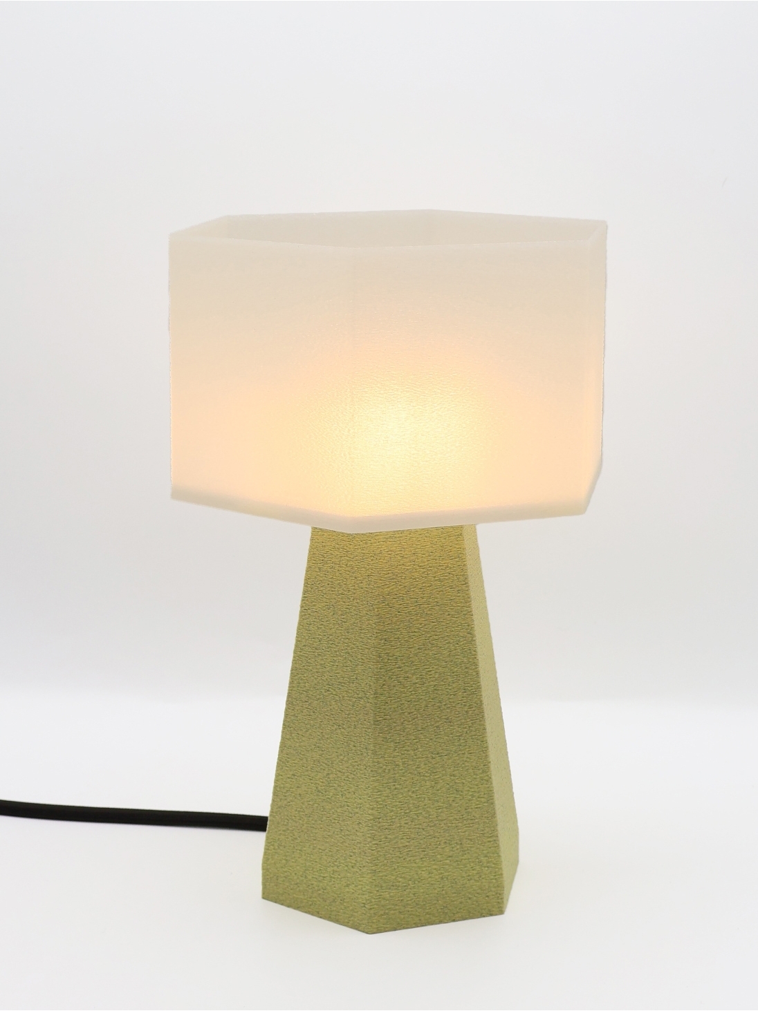 Aline – Lampe à poser design GRANIT & coquille Saint-Jacques, Essentiel