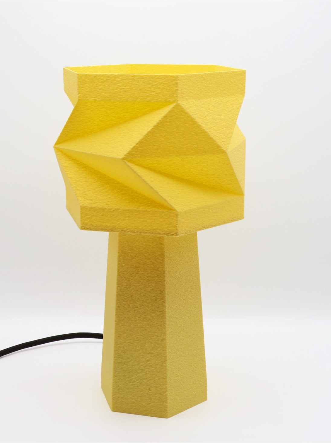 Alizée Pastel – Lampe à poser design facettée, taille Équilibre