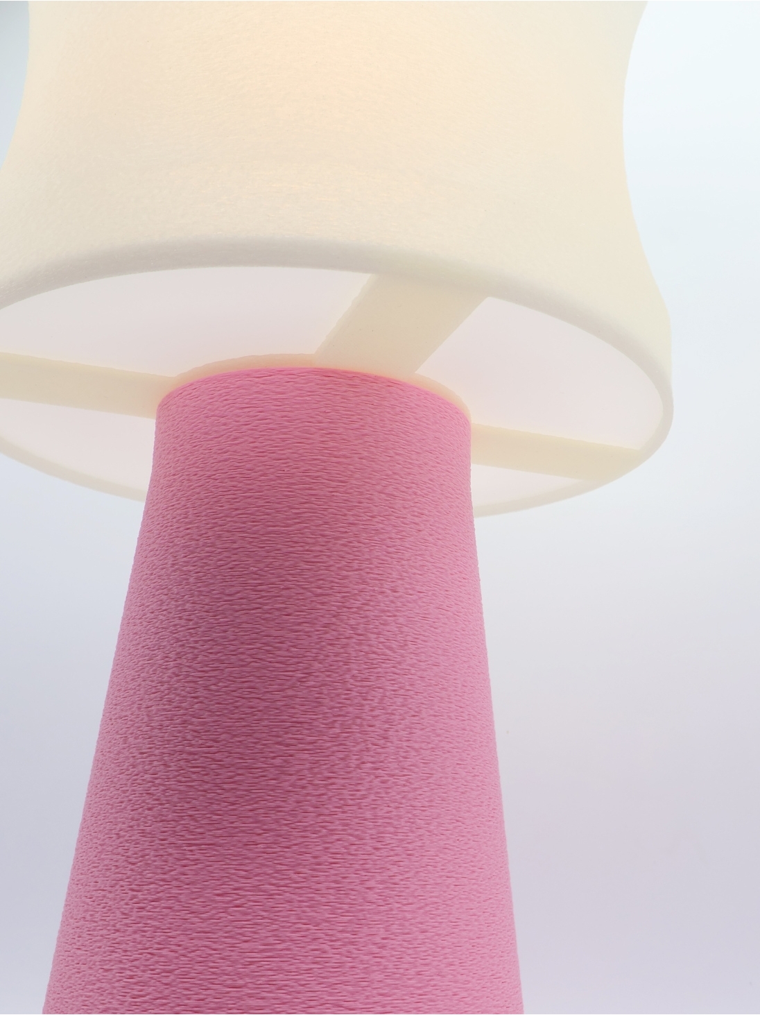 Aurélie – Lampe à poser design, PASTEL, Équilibre