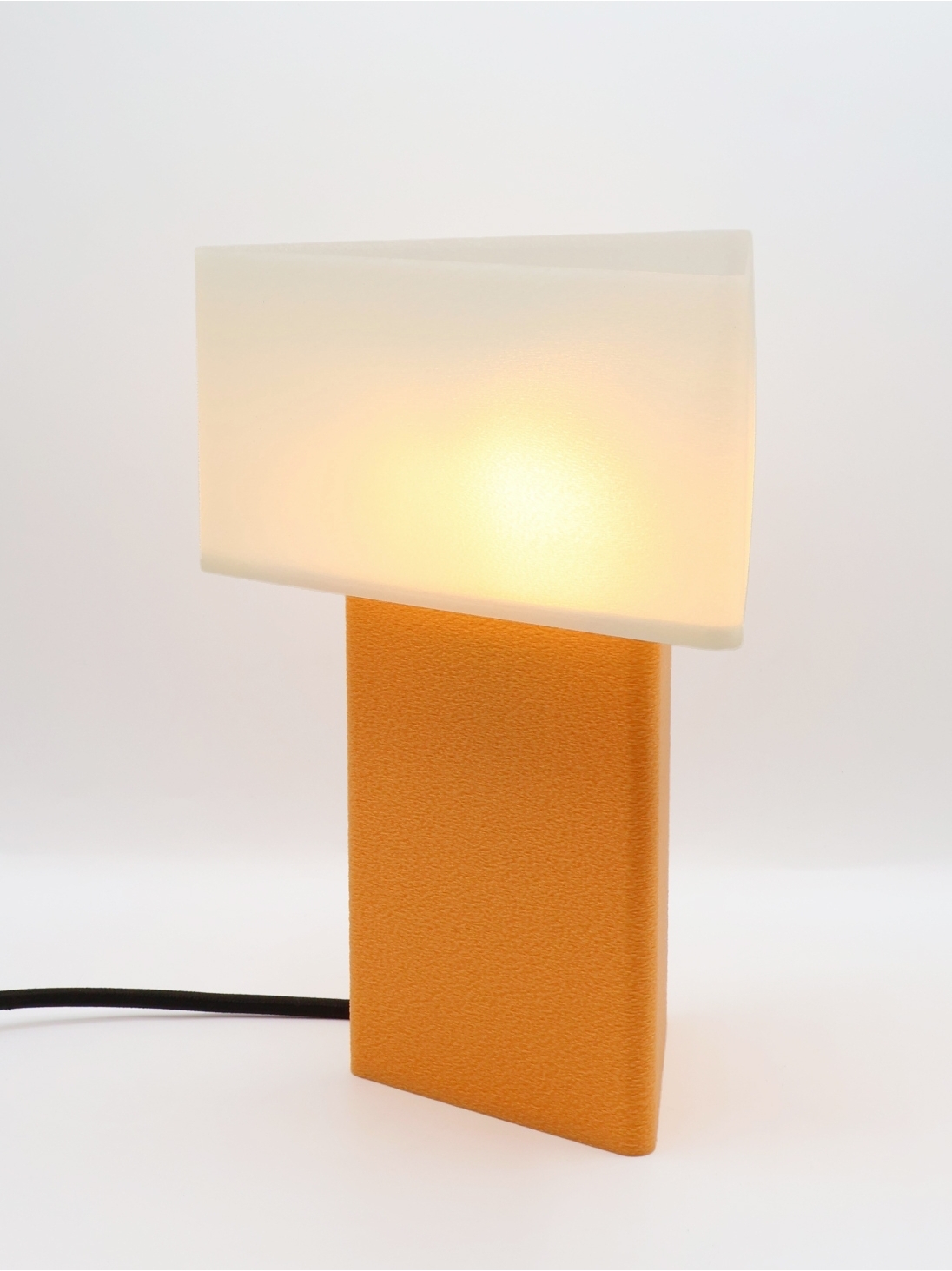 Maëlle – Lampe à poser double triangle, abat-jour coquilles Saint-Jacques & pied Pastel, taille Essentiel