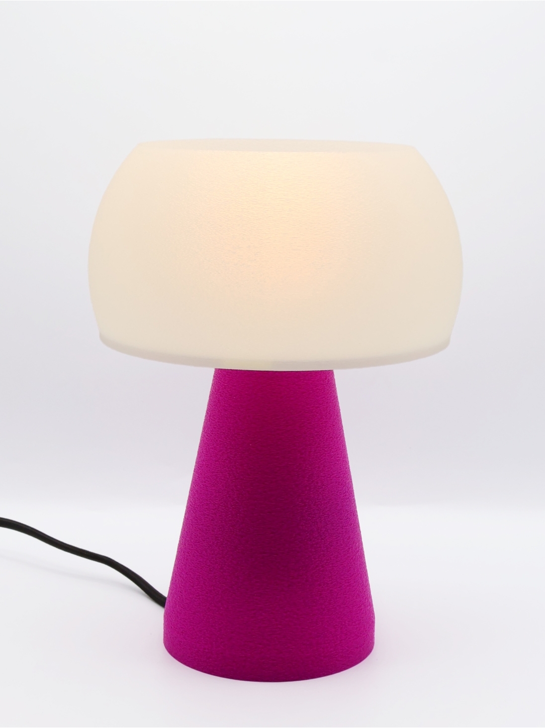 Lampe à poser Annie – Douceur arrondie crème coquilles Saint-Jacques & pied Pop coloré