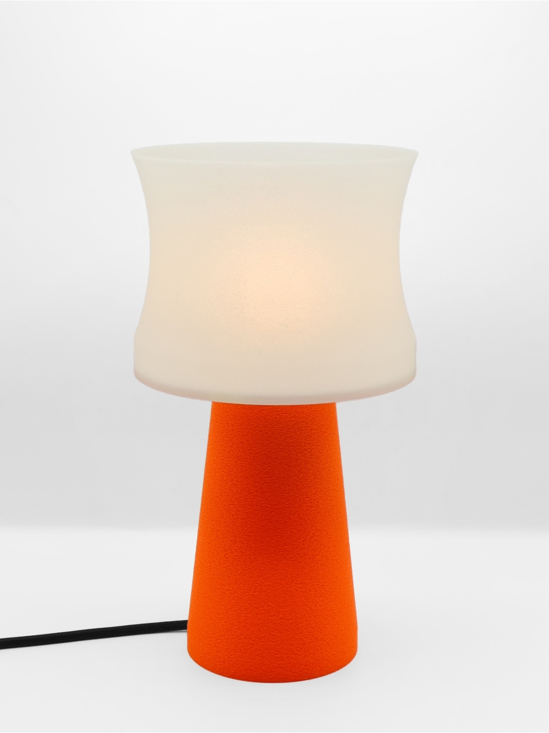 Lampe à poser Aurélie Équilibre – Courbe crème coquilles Saint-Jacques & pied Pop coloré