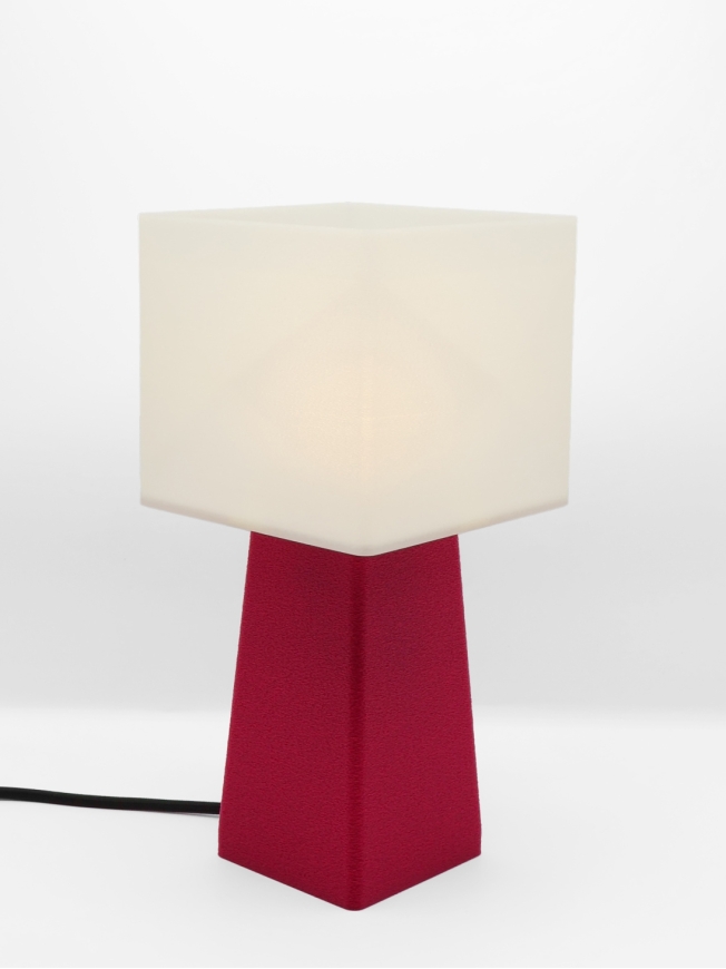 Lampe à poser Isabelle – Carré facetté crème coquilles Saint-Jacques & pied Pop coloré