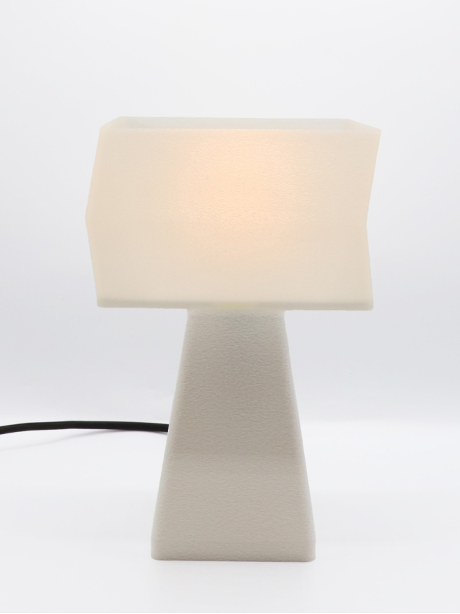 Lampe à poser Juliane Essentiel – Carré vrillé crème coquilles Saint-Jacques & pied Pop