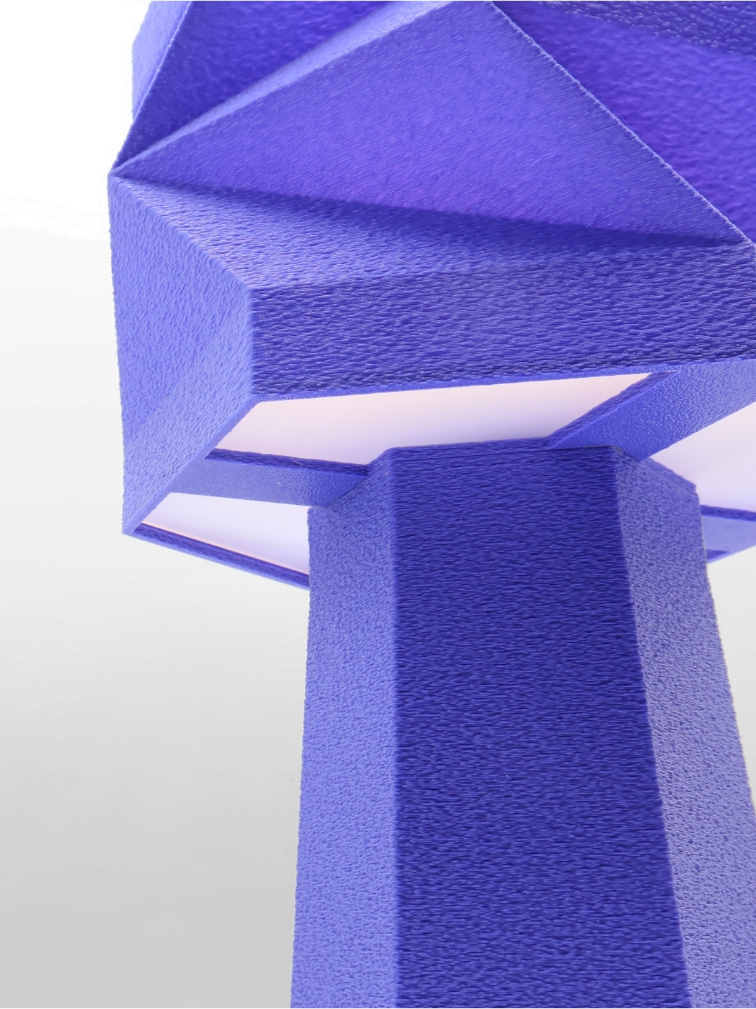 Alizée – Lampe à poser design, Pop, Équilibre