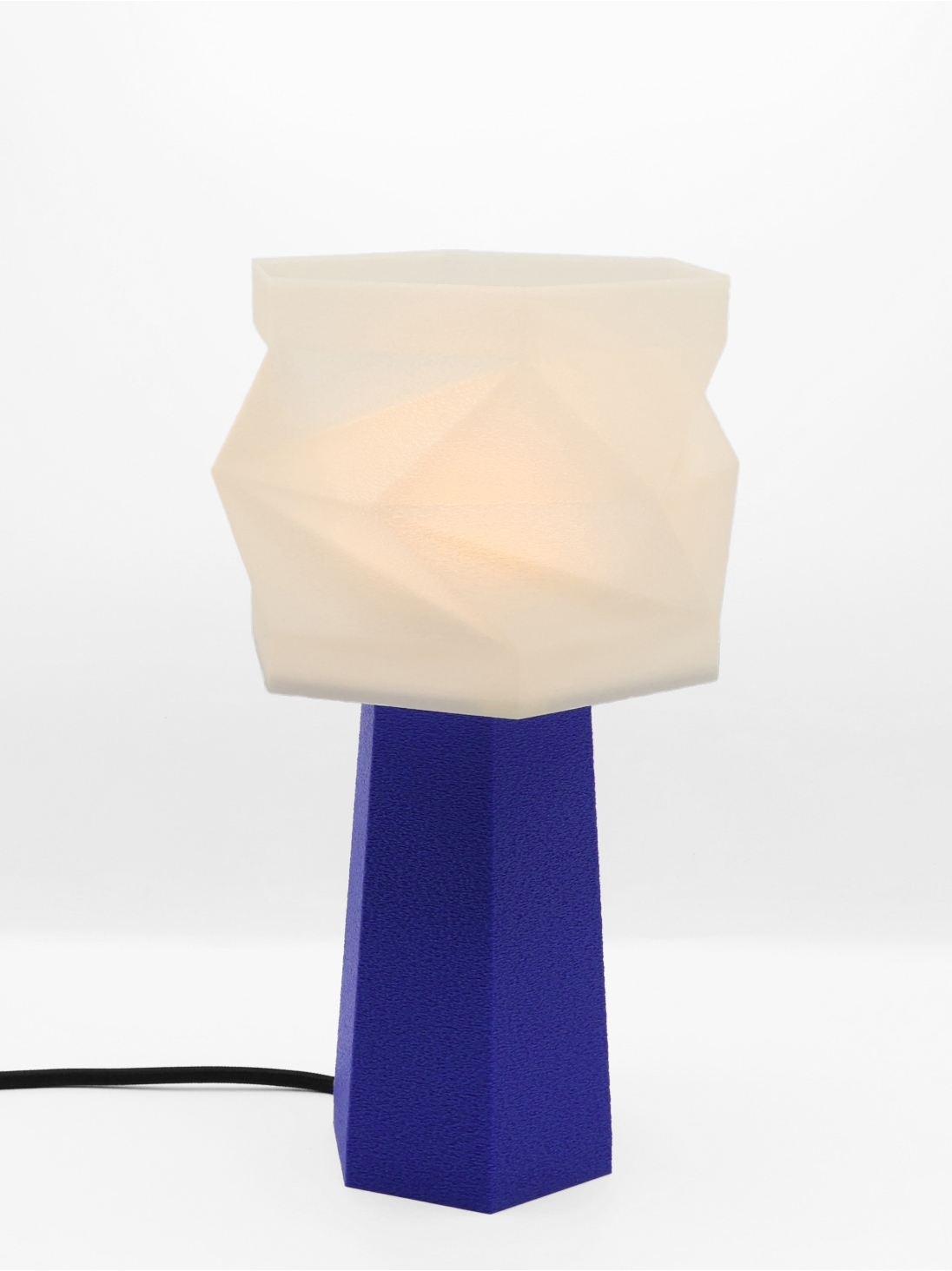 Lampe à poser Élise – Origami crème coquilles Saint-Jacques & pied Pop coloré