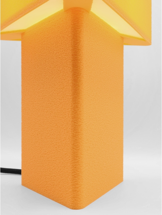 Lison Pastel – Lampe à poser design triangulaire, taille Essentiel