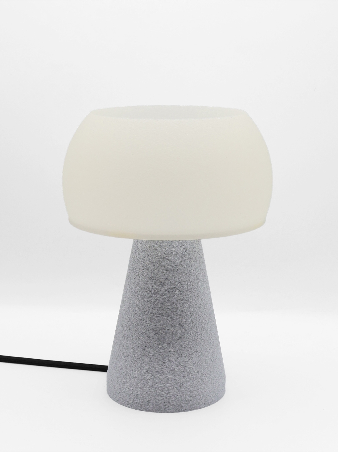 Lampe à poser Annie – Abat-jour coquilles Saint-Jacques & base granit