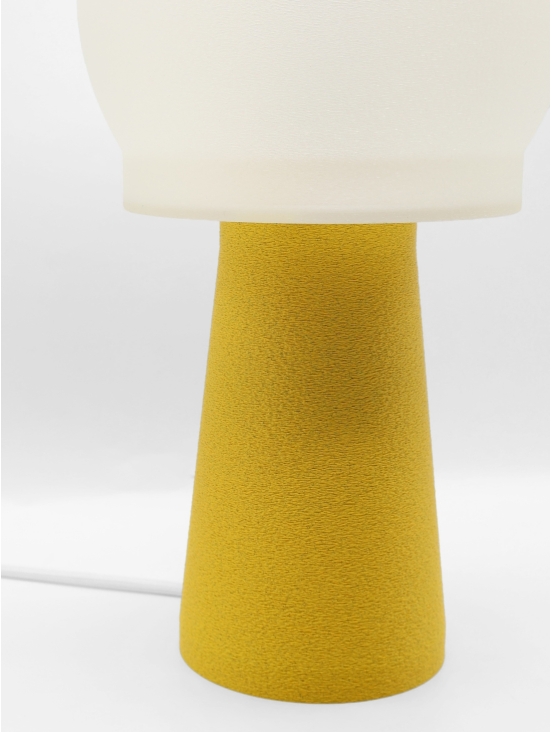 Lampe à poser Clémence – Abat-jour coquilles Saint-Jacques & base granit