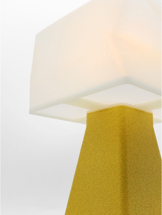 Juliane – Lampe à poser design, base Granit & abat-jour coquilles Saint-Jacques