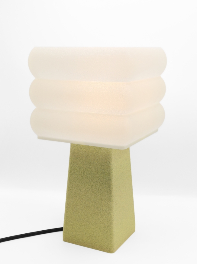 Isabelle – Lampe à poser design, granit & coquilles Saint-Jacques, Équilibre