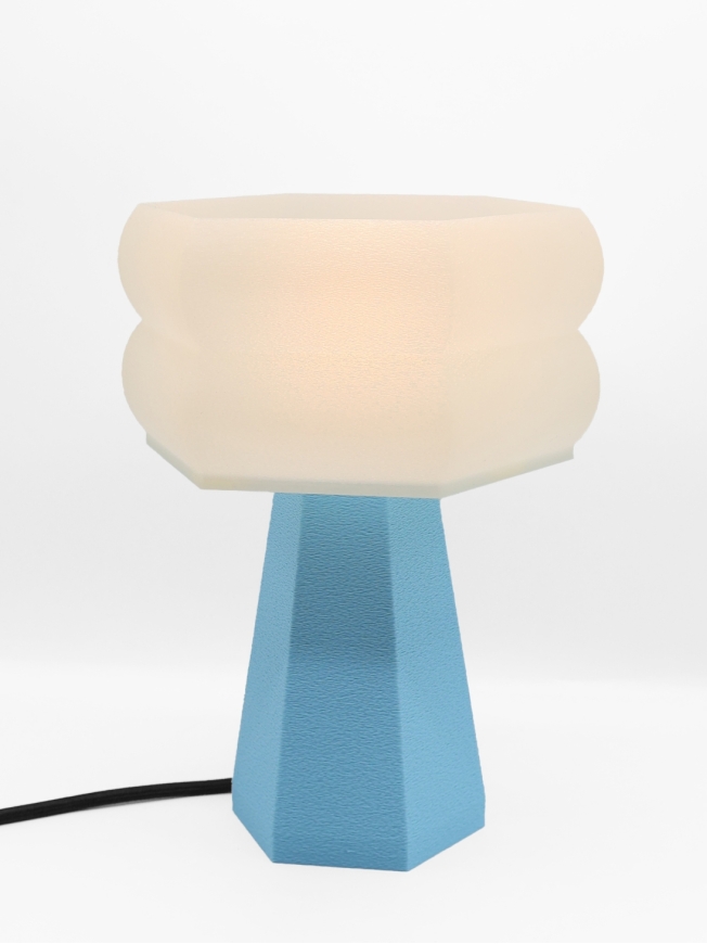 Aline – Lampe à poser hexagonale, abat-jour coquilles Saint-Jacques & pied Pastel, taille Essentiel