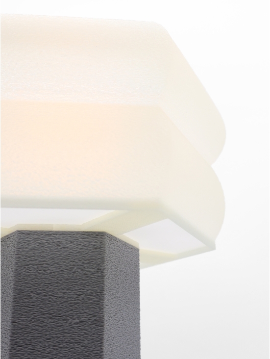 Lampe à poser Jacqueline Essentiel – Design hexagonal coquilles Saint-Jacques & pied Pop