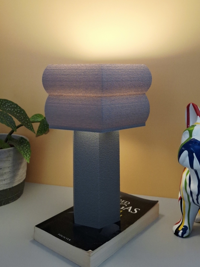 Romy Pop Essentiel – Lampe à poser design hexagonale couleurs Pop