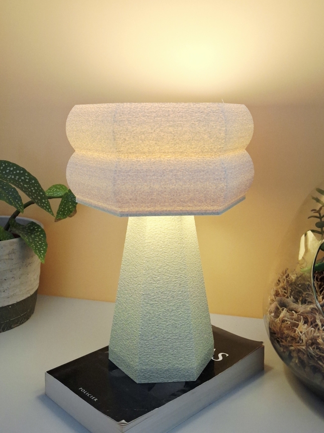 Lampe à poser Thaïs – Lampe granit hexagonale, design géométrique