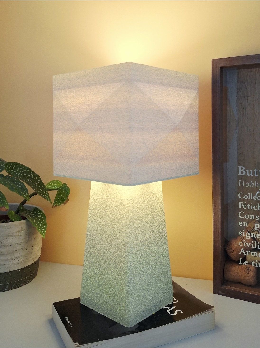 Lampe à poser Léonie – Lampe granit carrée, design géométrique français