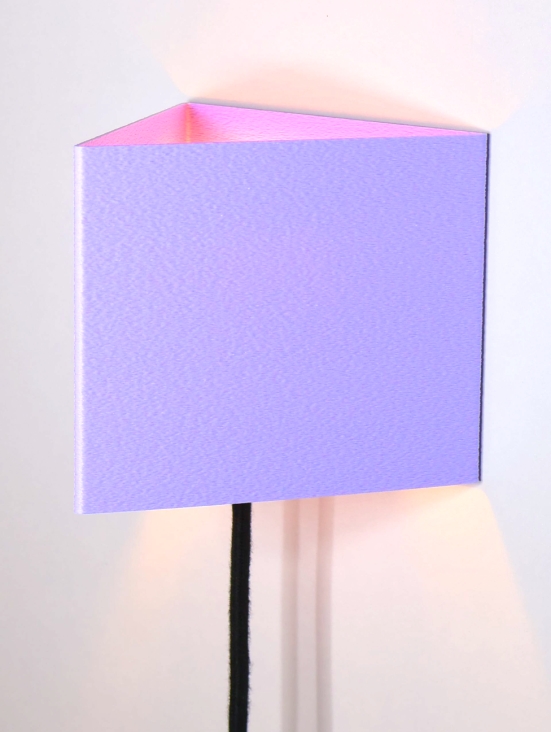 Applique murale Mireille – luminaire design triangulaire pastel imprimé en 3D