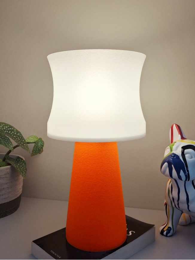 Lampe à poser Aurélie Équilibre – Courbe crème coquilles Saint-Jacques & pied Pop coloré