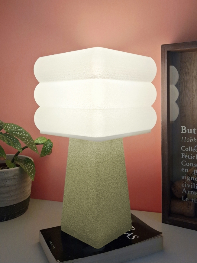 Isabelle – Lampe à poser design, granit & coquilles Saint-Jacques, Équilibre