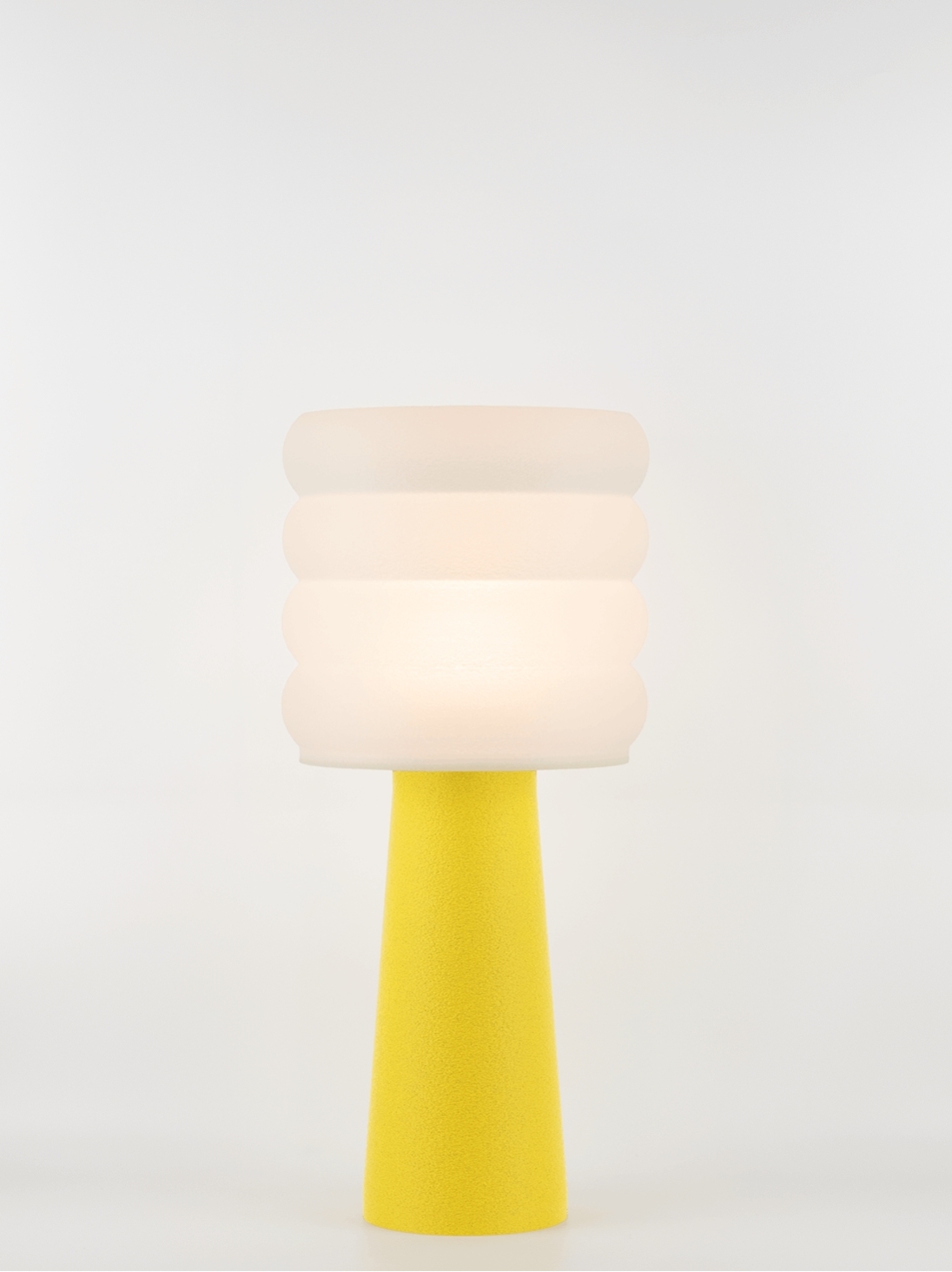 Coralie – Lampe à poser granit jaune, large