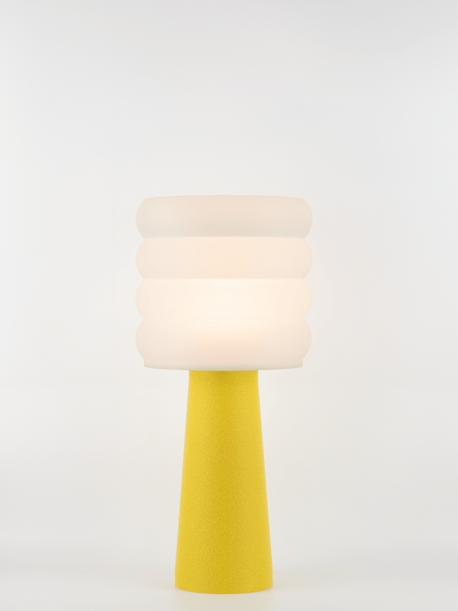 Coralie – Lampe à poser granit jaune, large