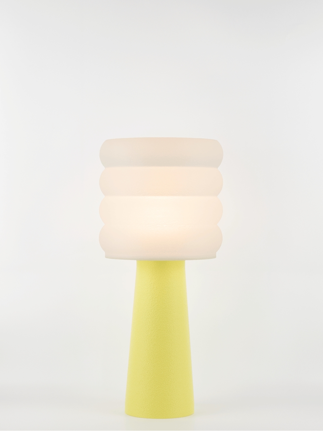 Coralie – Lampe à poser pastel jaune, large