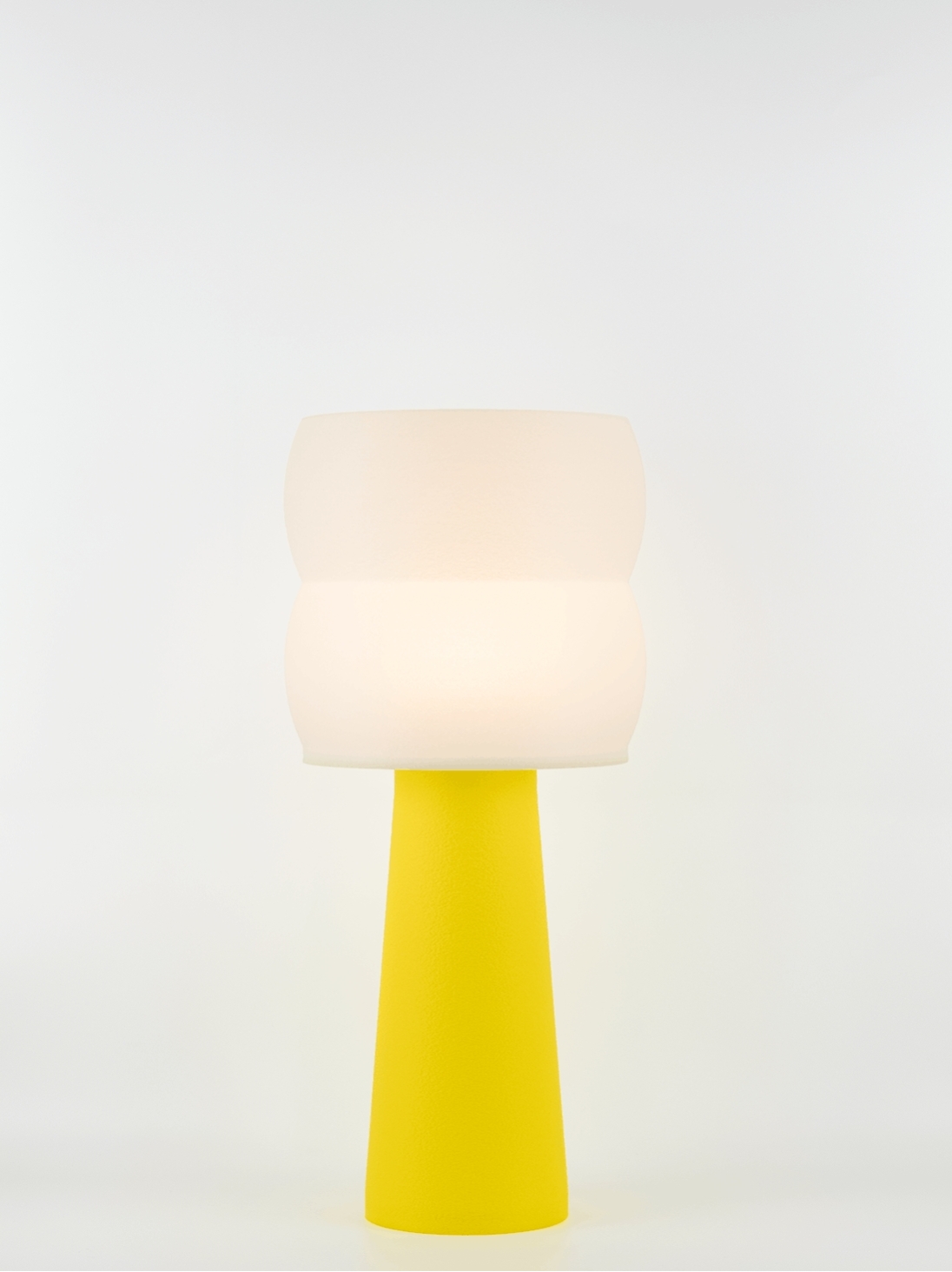 Stella – Lampe à poser pop jaune, large
