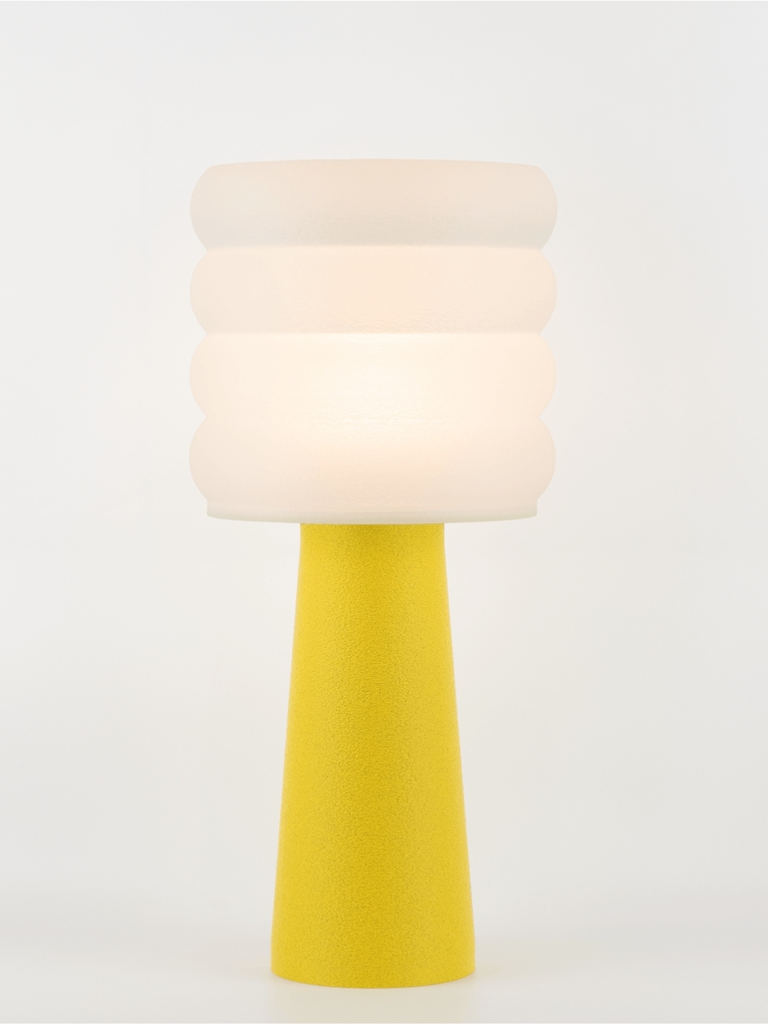 Coralie – Lampe à poser granit jaune, large