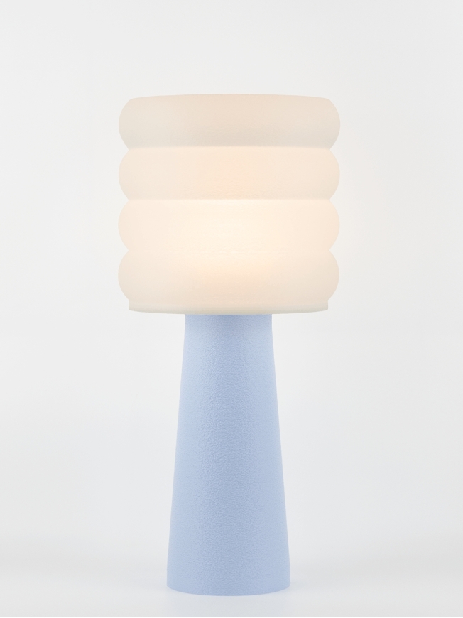 Coralie – Lampe à poser pastel bleu, large