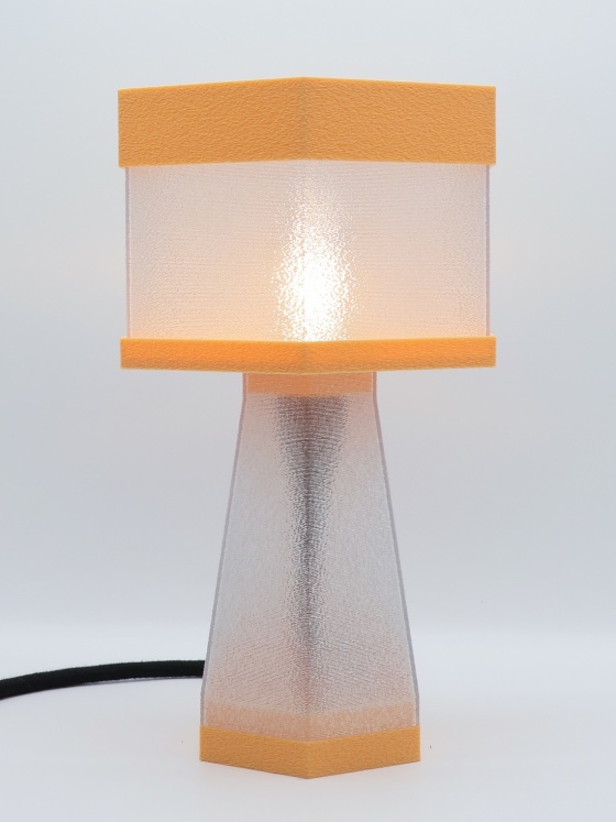 Aline – Lampe à poser design finition Pastel pêche – Disponible en plusieurs couleurs