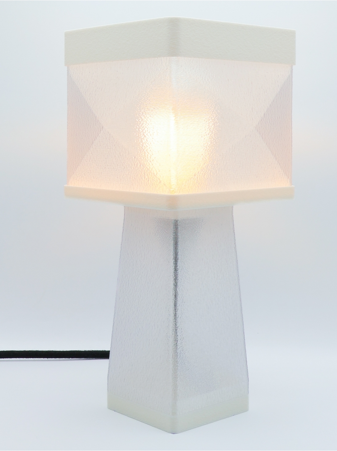 Isabelle – Lampe à poser design, POP, Équilibre